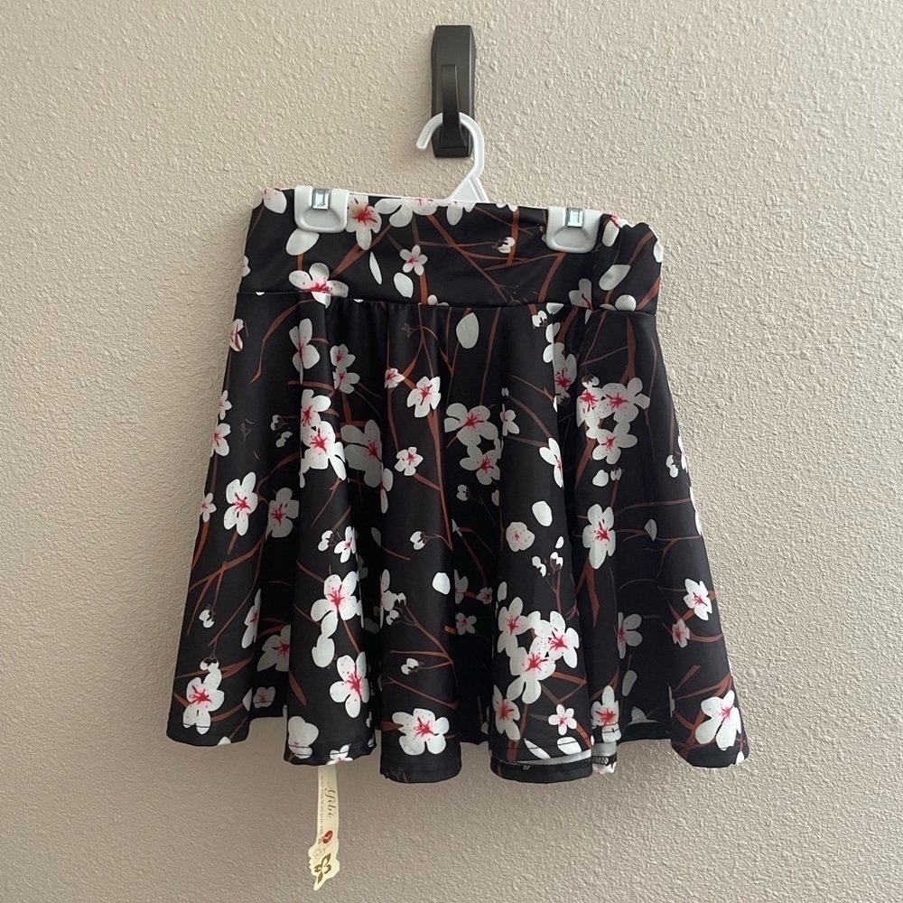 NWT WOMENS MINI SKIRT SIZE LARGE black with pink flowers - Picture 2 of 5